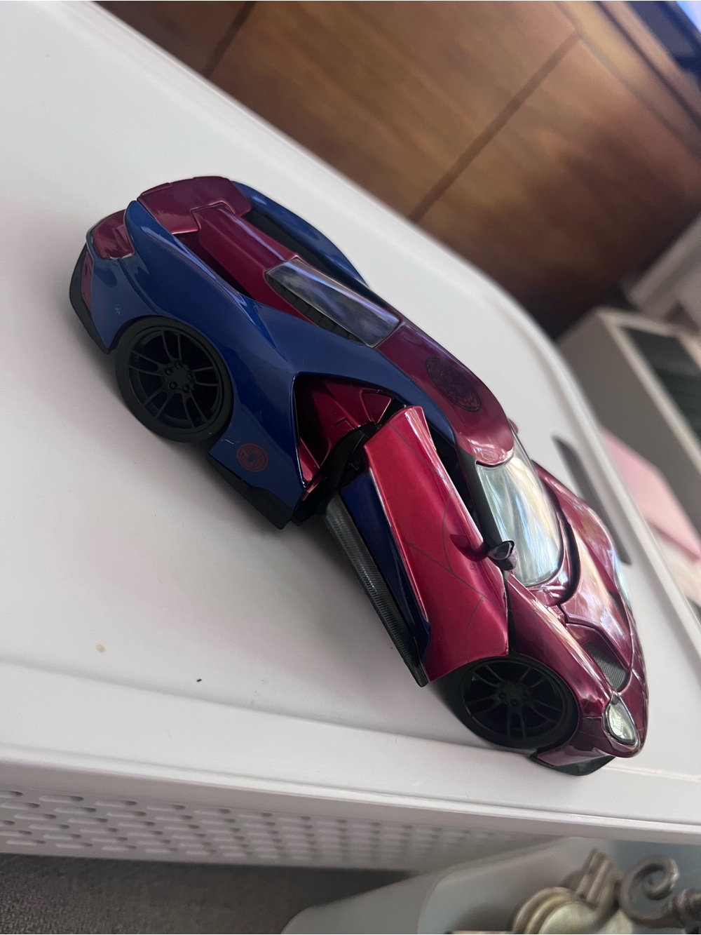 Jada Toys Marvel Spider-Man 2017 Ford GT Diecast Car 1:24 Scale Collectors Item